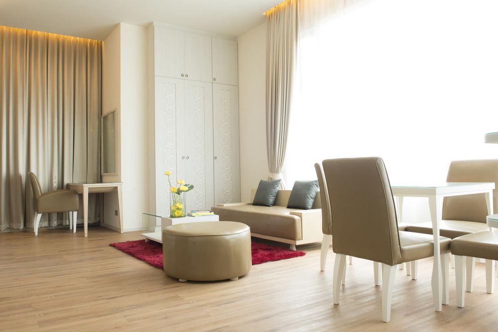 The Beverly Hills Hotel Nakhonratchasima Exterior foto