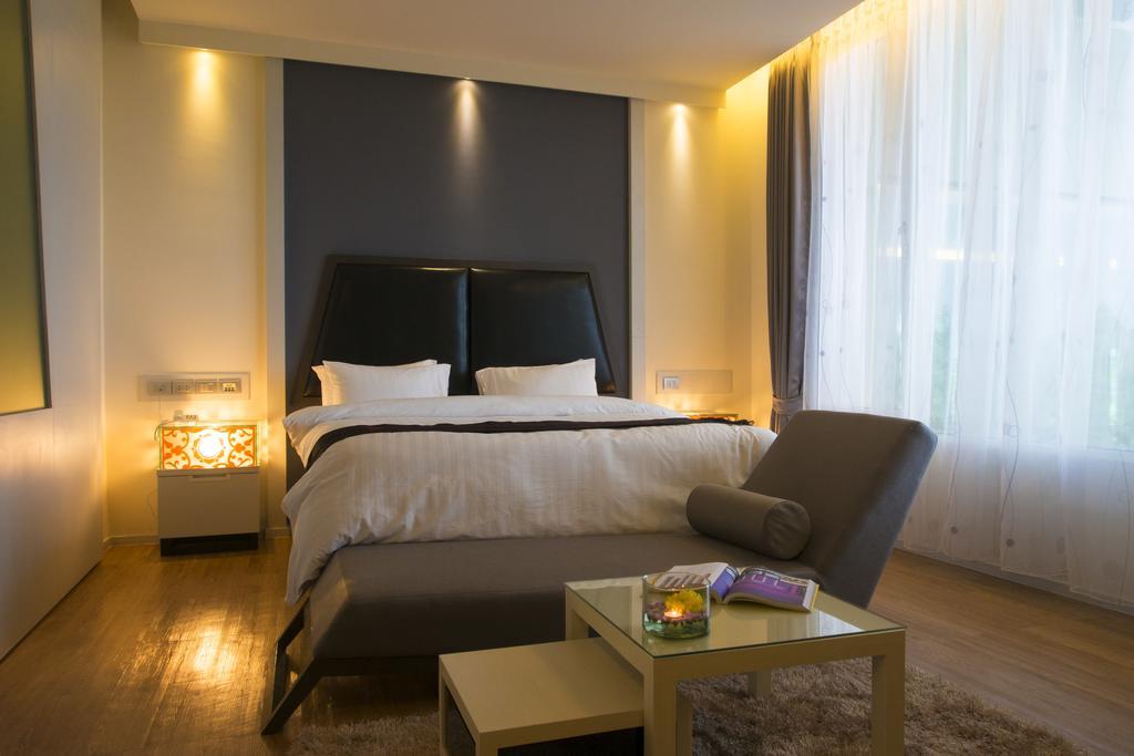 The Beverly Hills Hotel Nakhonratchasima Exterior foto