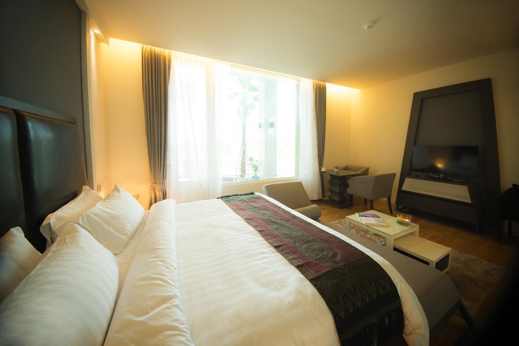 The Beverly Hills Hotel Nakhonratchasima Exterior foto
