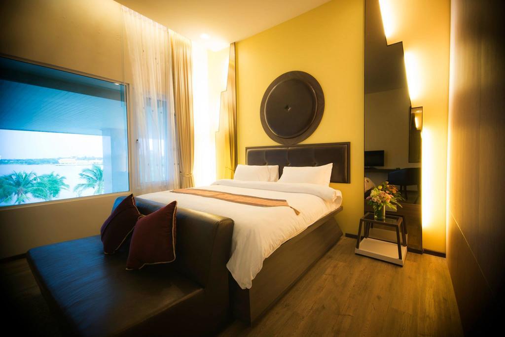The Beverly Hills Hotel Nakhonratchasima Exterior foto