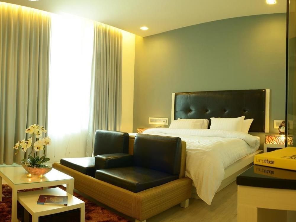 The Beverly Hills Hotel Nakhonratchasima Exterior foto