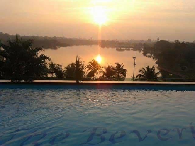 The Beverly Hills Hotel Nakhonratchasima Exterior foto