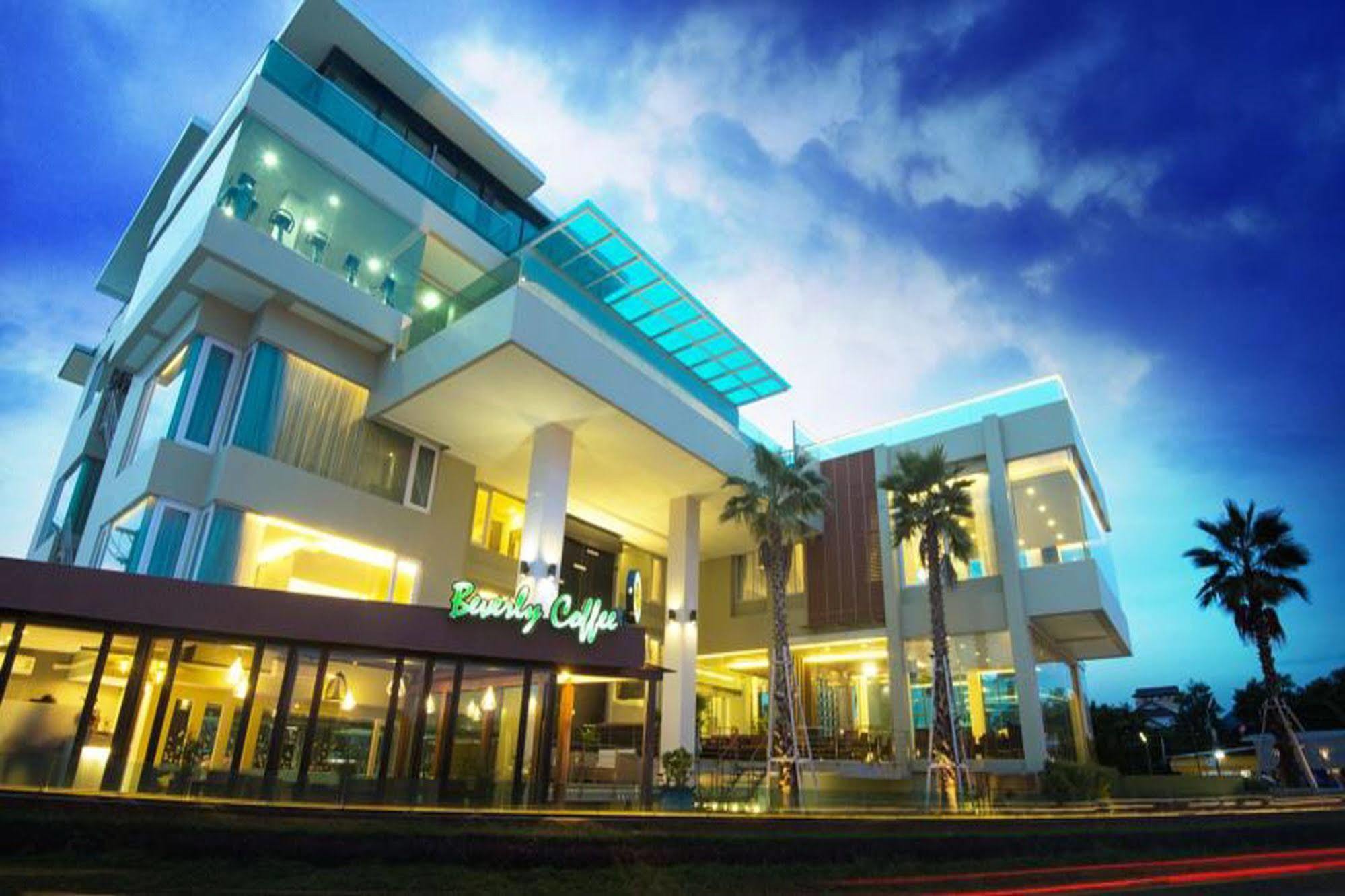 The Beverly Hills Hotel Nakhonratchasima Exterior foto