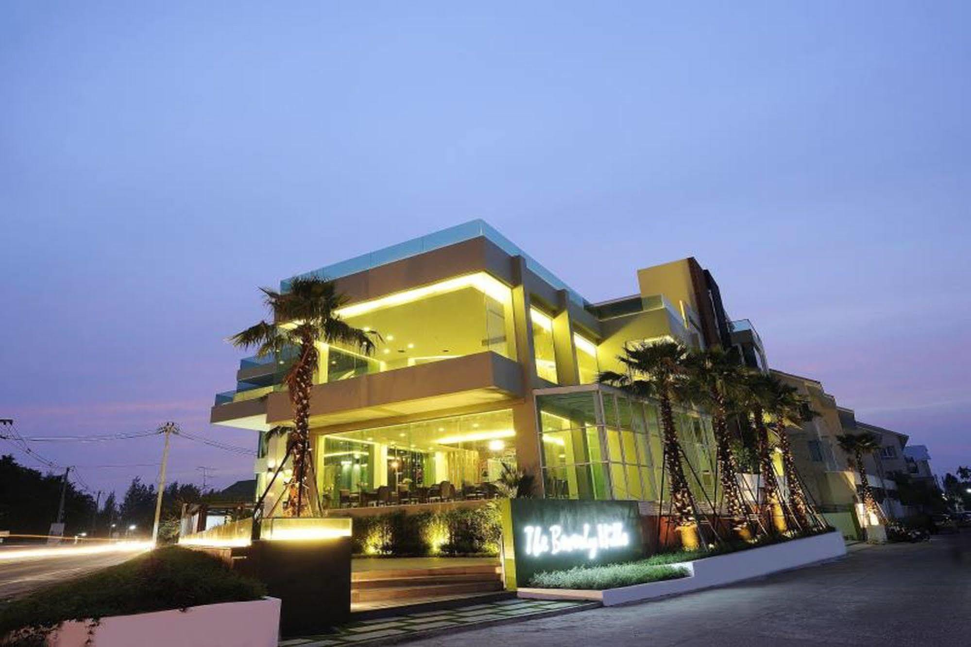 The Beverly Hills Hotel Nakhonratchasima Exterior foto