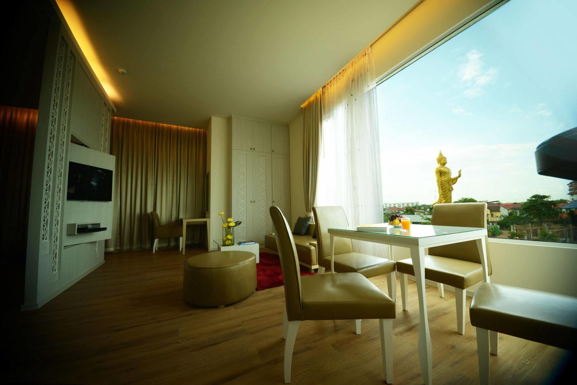 The Beverly Hills Hotel Nakhonratchasima Exterior foto