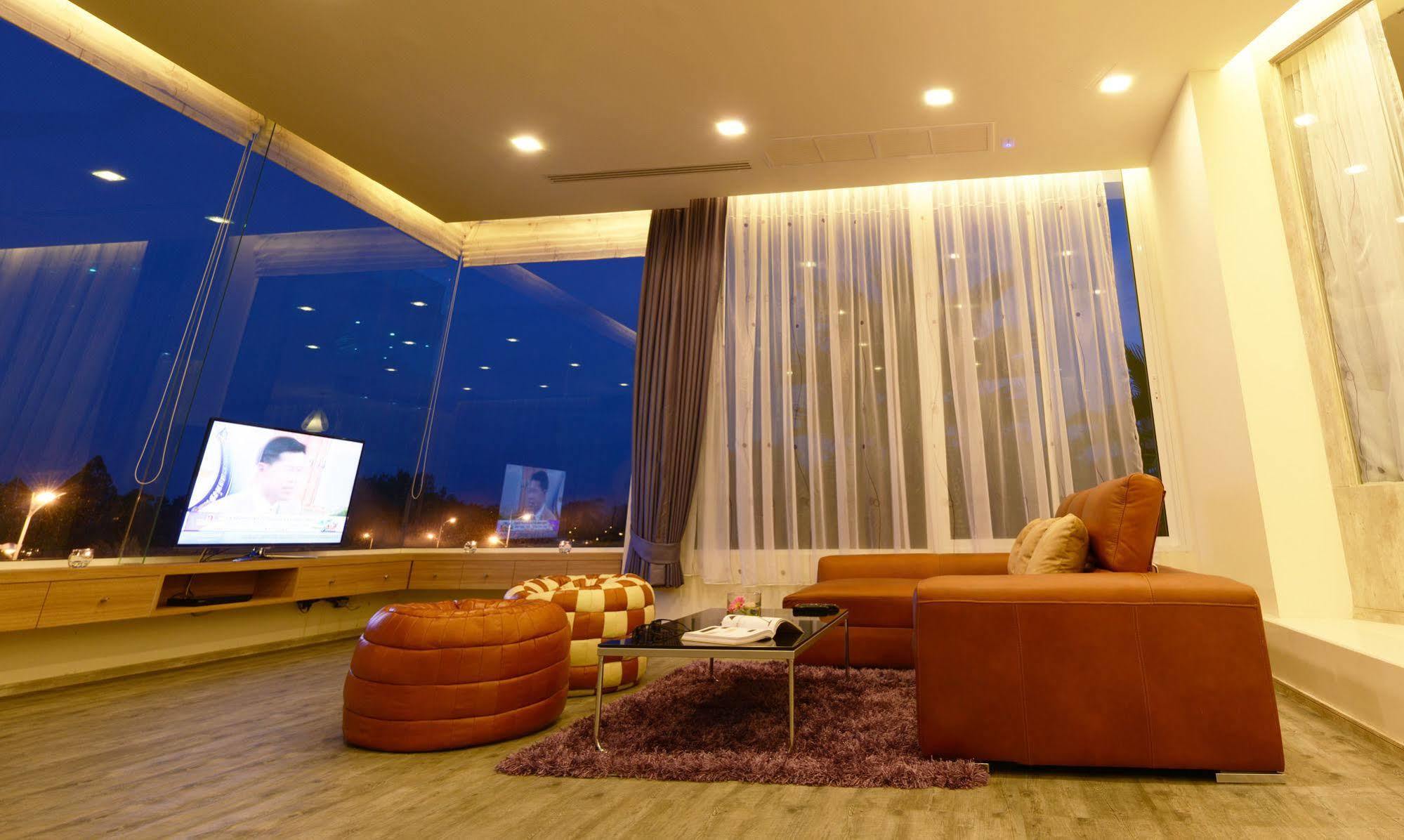 The Beverly Hills Hotel Nakhonratchasima Exterior foto
