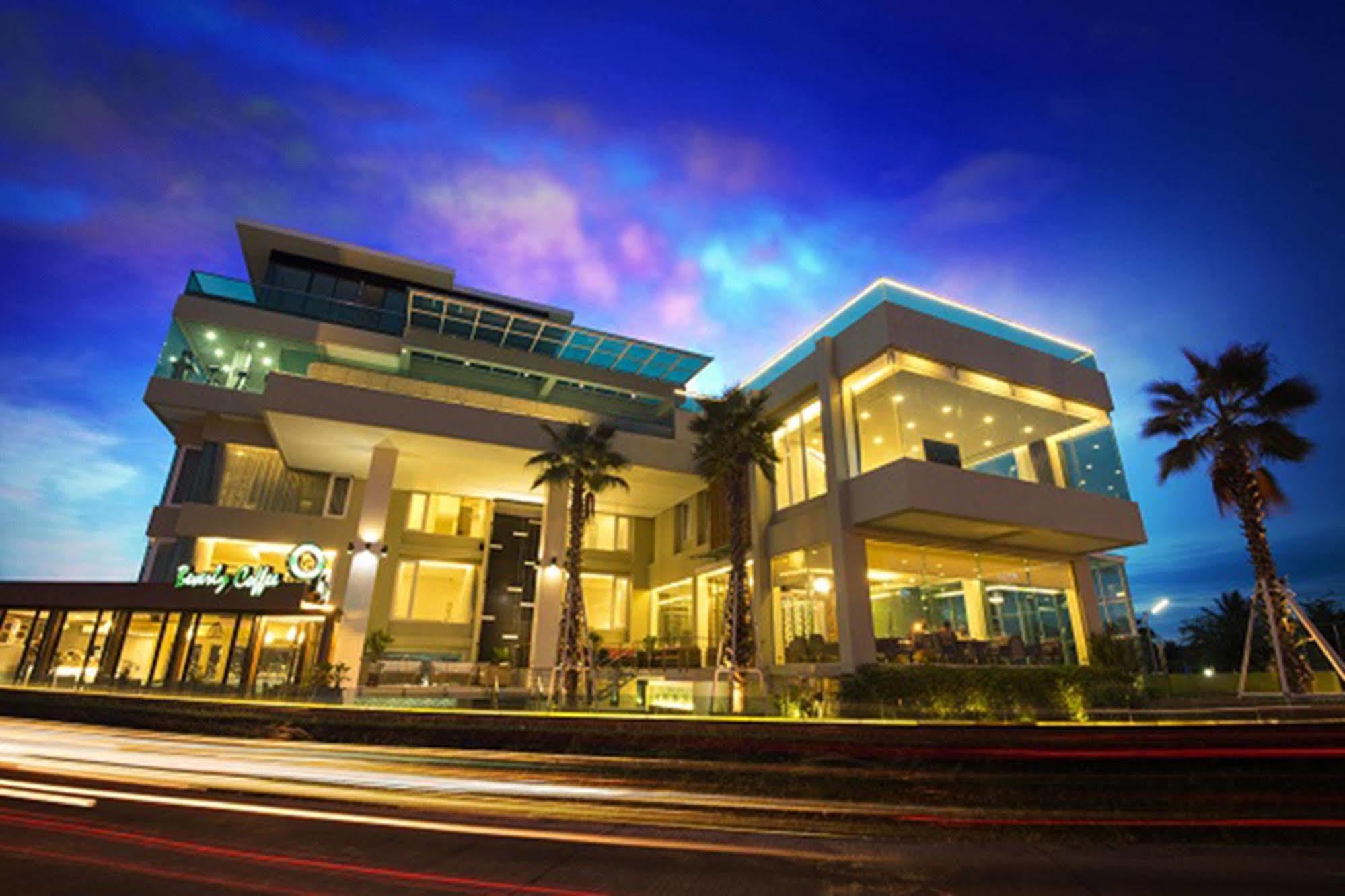 The Beverly Hills Hotel Nakhonratchasima Exterior foto