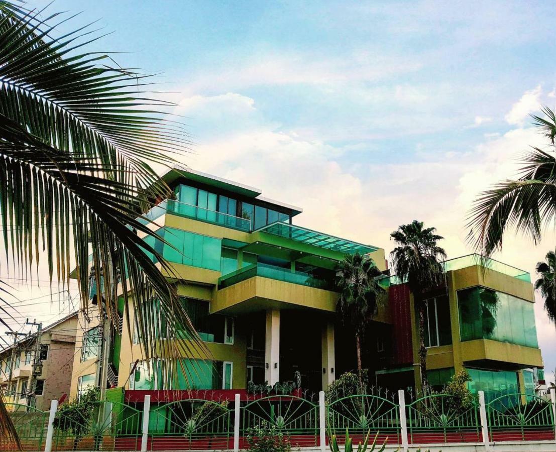 The Beverly Hills Hotel Nakhonratchasima Exterior foto